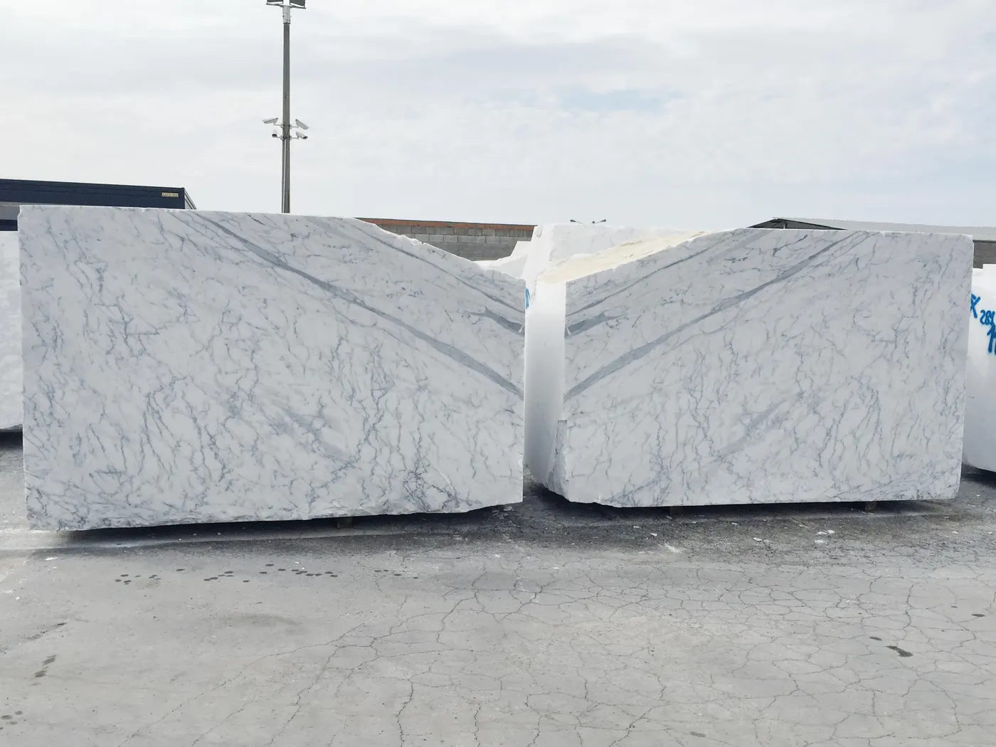 Statuarietto marmo, superficie di lastra – Marmi di Carrara – grigio chiaro, bianco (7)