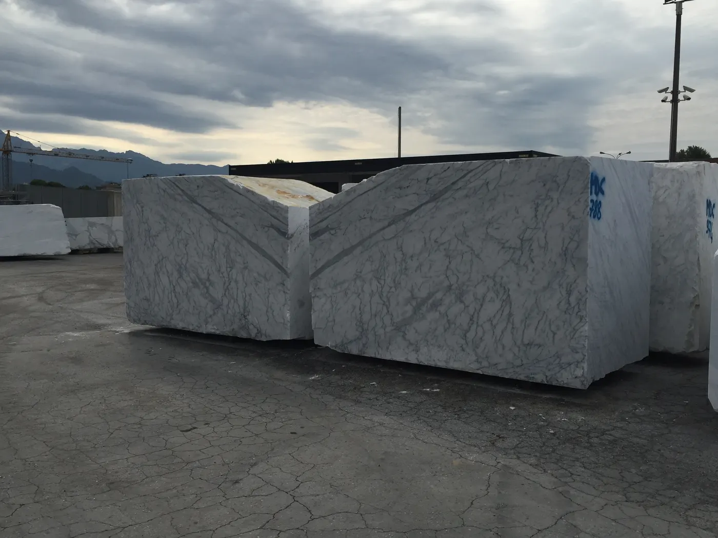 Statuarietto marbre, surface de dalle – Marmi di Carrara – anthracite, gris (9)