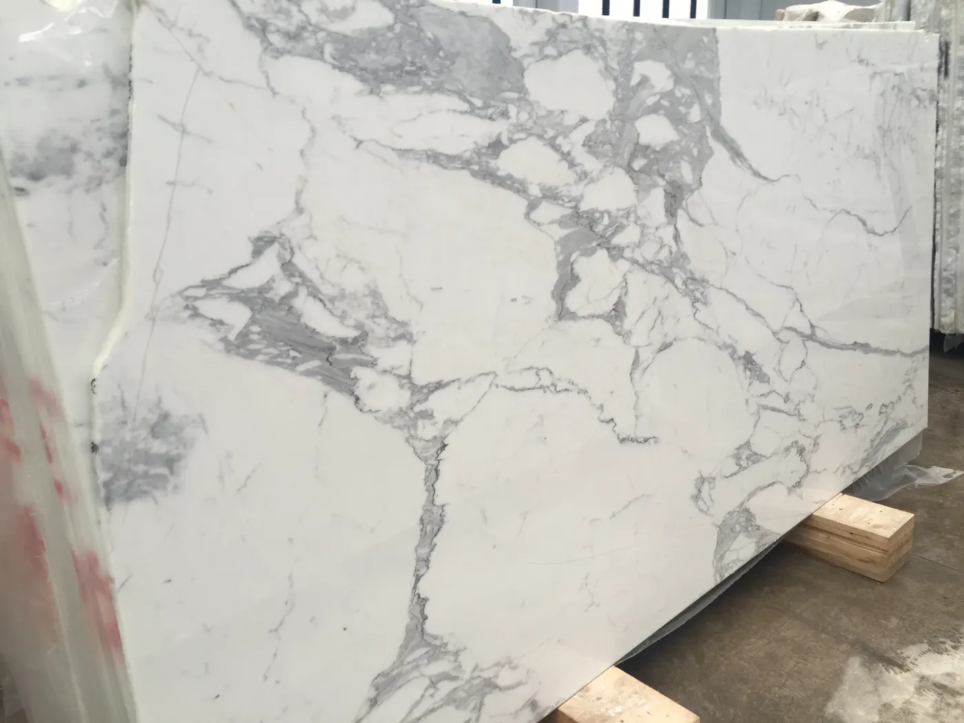 Statuario Marmor, Plattenoberfläche – Marmi di Carrara – elfenbein, hellgrau (18)