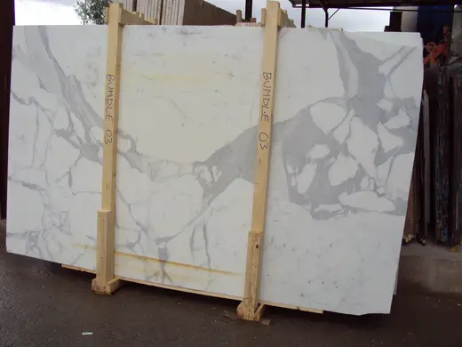 Statuario marbre, surface de dalle – Marmi di Carrara – gris clair, noir (27)