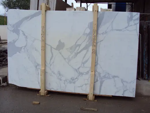 Statuario marbre, surface de dalle – Marmi di Carrara – gris clair, noir (28)