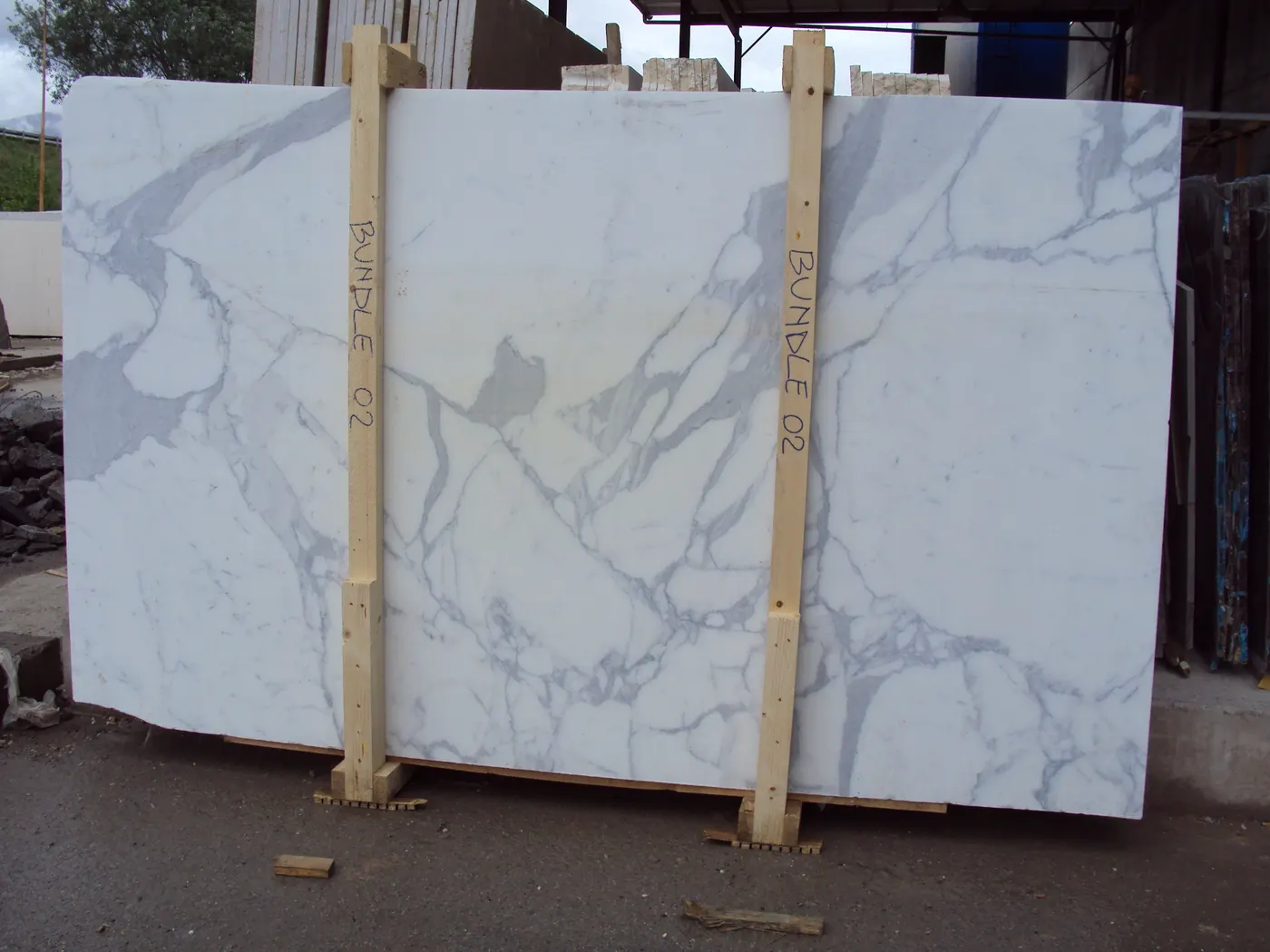 Statuario marble slab surface – Marmi di Carrara – light grey, black (28)