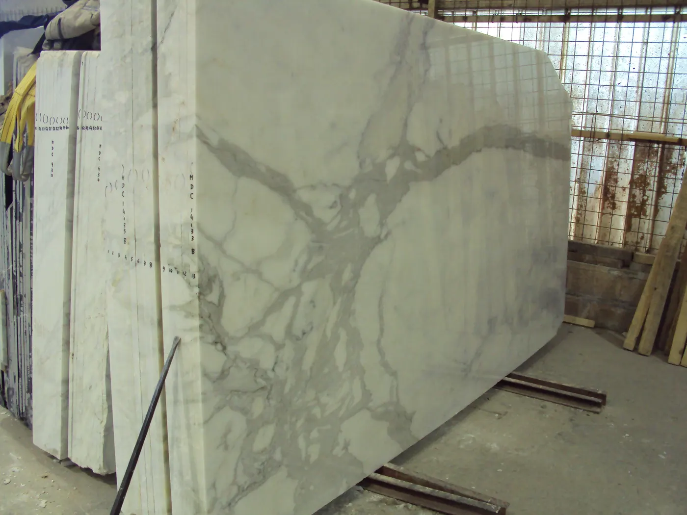 Statuario marmo, superficie di lastra – Marmi di Carrara – grigio, verde (36)