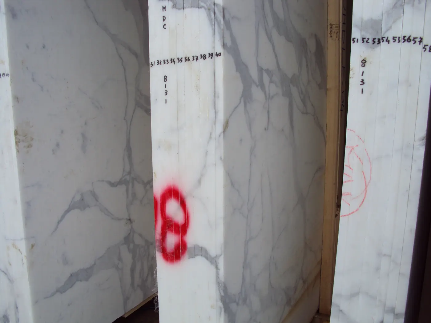 Statuario marbre, surface de dalle – Marmi di Carrara – gris, gris clair (40)