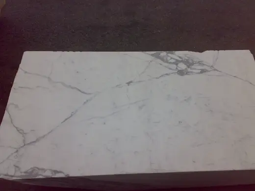 Statuario marbre, bloc de carrière – Marmi di Carrara – gris, noir (46)