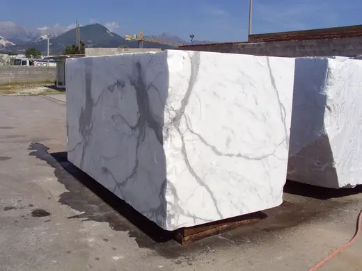 Statuario marbre, surface de dalle – Marmi di Carrara – gris, anthracite (50)