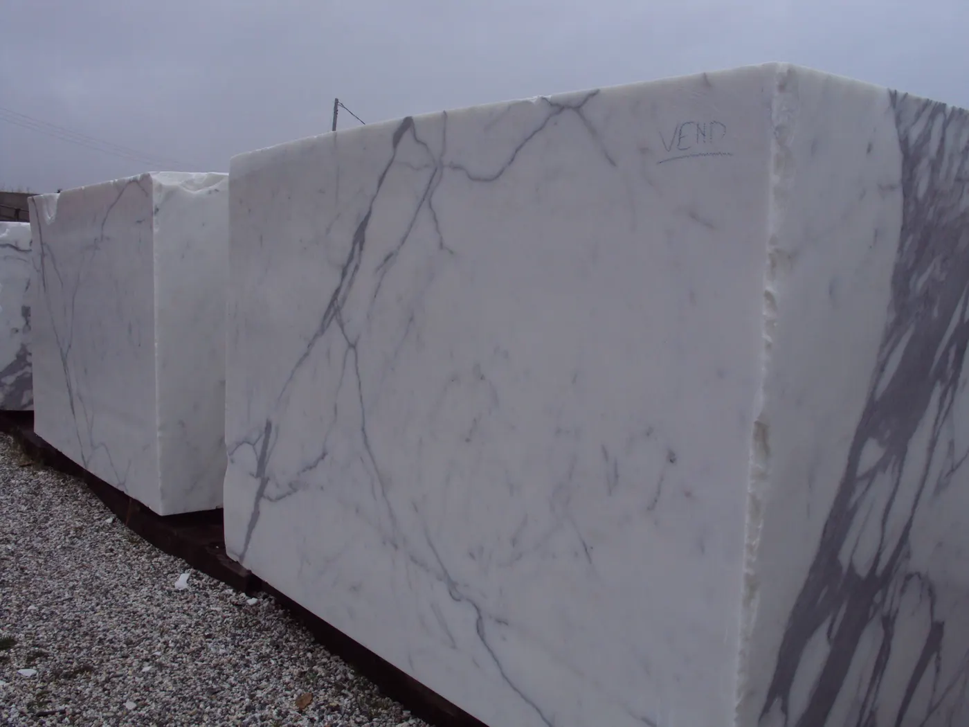 Statuario Marmor, Steinbruchblock – Marmi di Carrara – grau, violett (59)