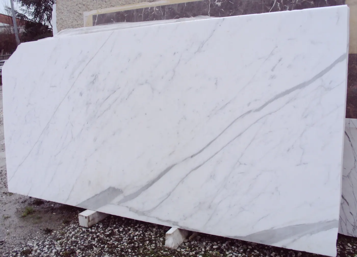 Statuario marmo, superficie di lastra – Marmi di Carrara – grigio chiaro, verde (65)