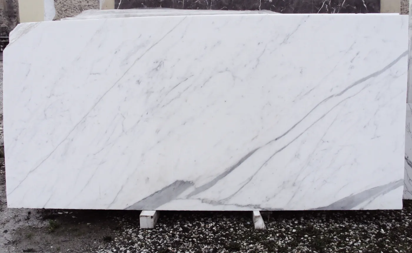 Statuario marble slab surface – Marmi di Carrara – ivory, charcoal (66)