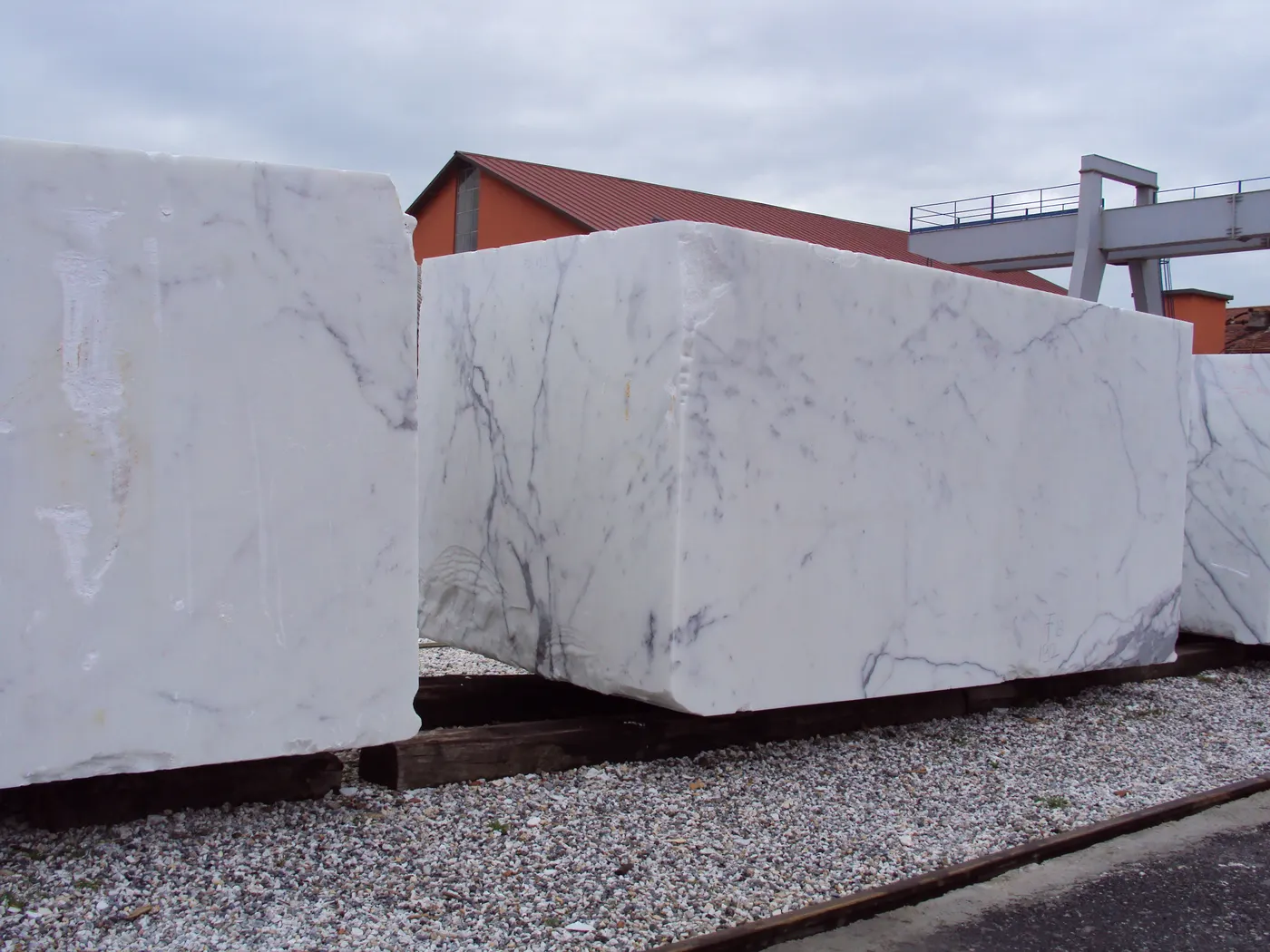 Statuario marble slab surface – Marmi di Carrara – light grey, grey (7)