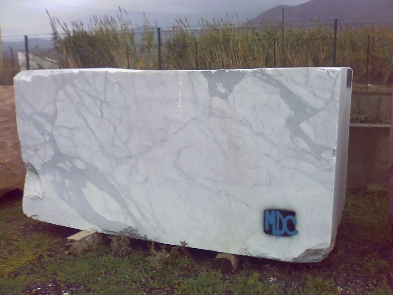 Statuario marble slab surface – Marmi di Carrara – light grey, charcoal (72)