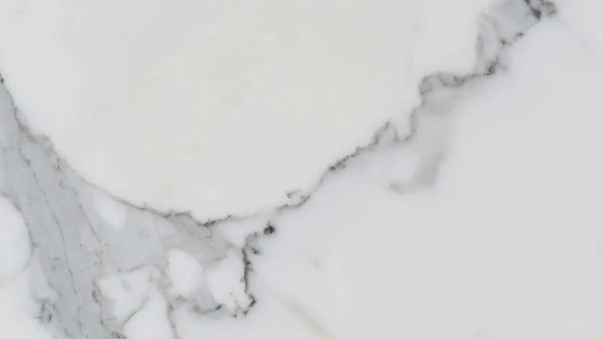 Statuario Extra marble slab surface – Marmi di Carrara – ivory, light grey (44)