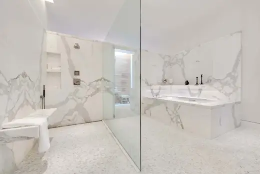 Statuario Extra marble slab surface – Marmi di Carrara – light grey, ivory (51)