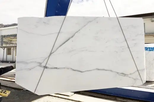 Statuario Extra marble slab surface – Marmi di Carrara – ivory, violet (59)