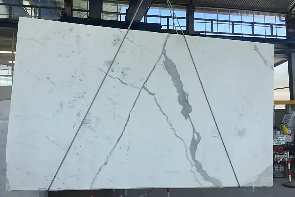 Statuario Extra Marmor, Plattenoberfläche – Marmi di Carrara – hellgrau, anthrazit (65)