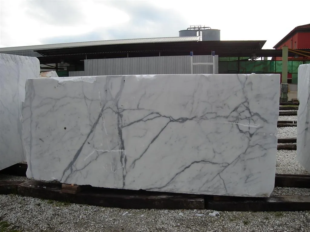 Statuario Extra marmo, superficie di lastra – Marmi di Carrara – grigio, viola (7)