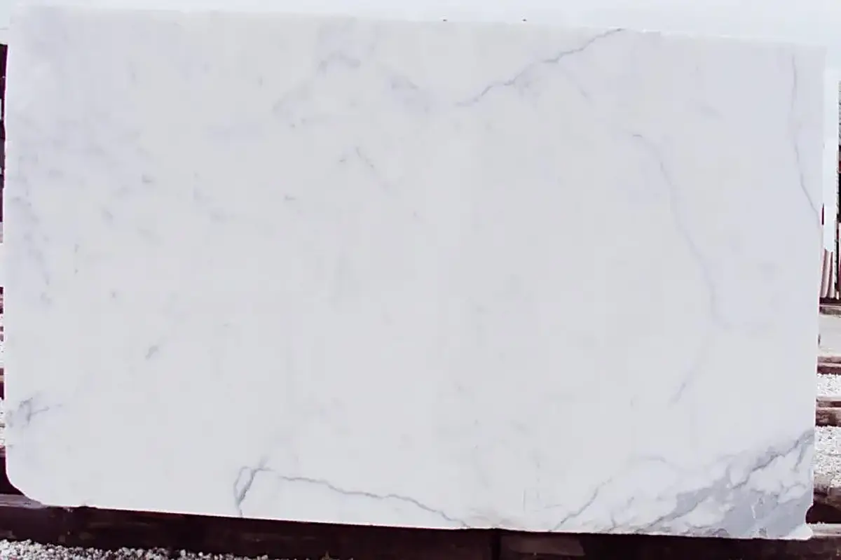 Statuario Extra marmo, blocco di cava – Marmi di Carrara – avorio, grigio (70)