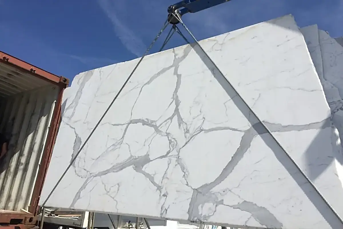 Statuario Extra marmo, superficie di lastra – Marmi di Carrara – avorio, antracite (78)