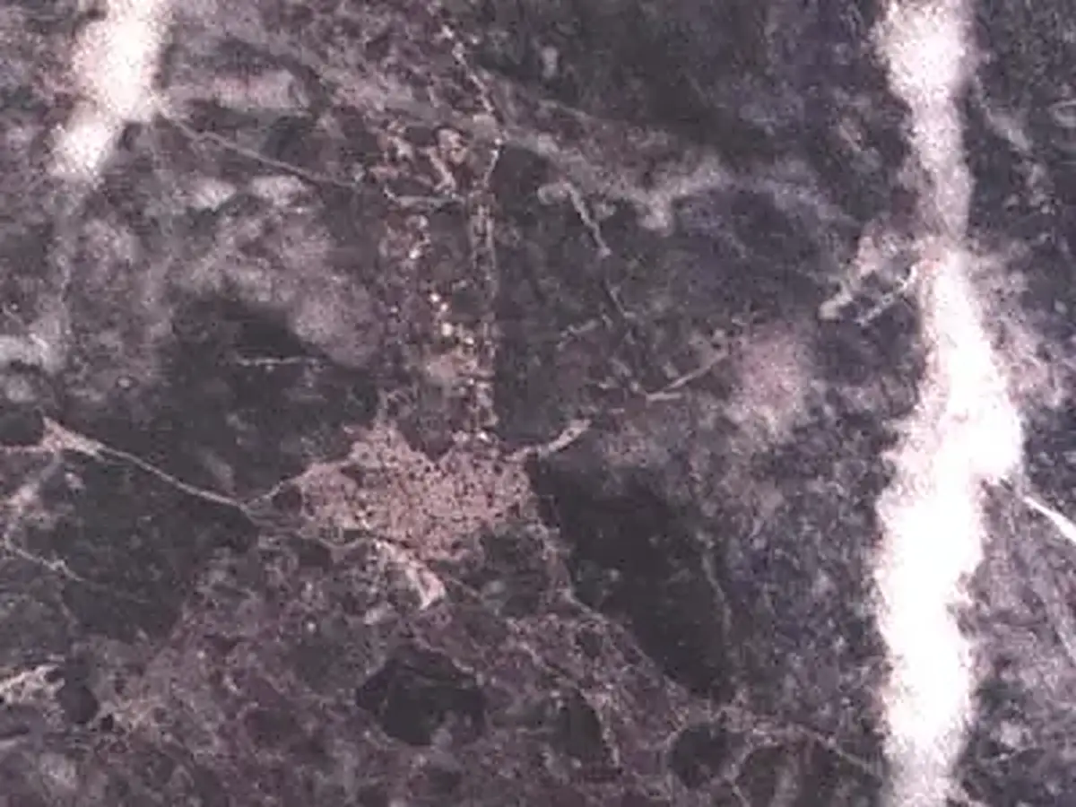 Tepeaca Gris calcaire, échantillon poli – Marmi di Carrara – anthracite, violet (1)