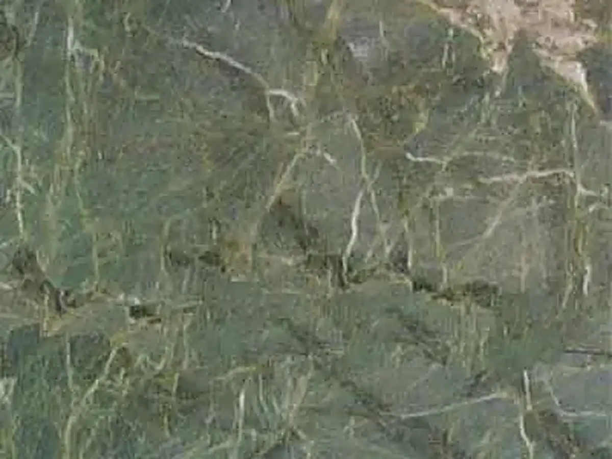 Verde Calama granito, campione lucido – Marmi di Carrara – verde, grigio (1)