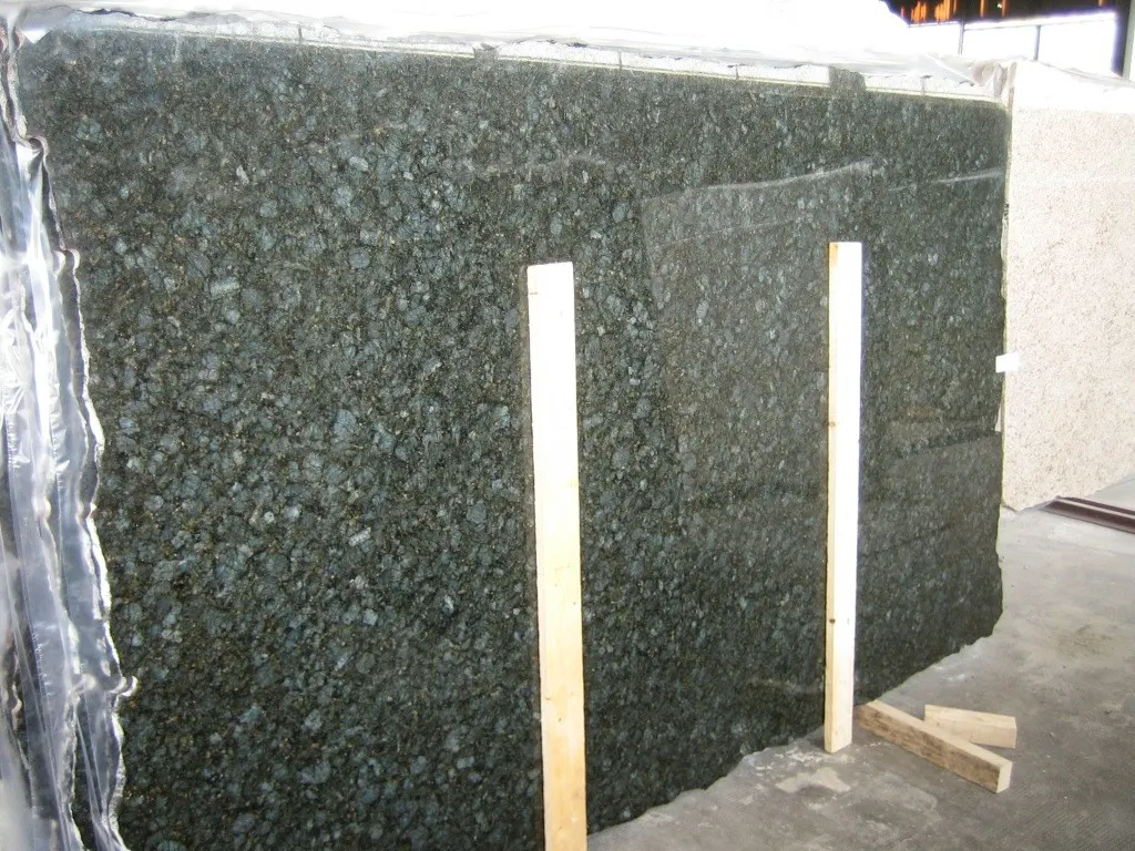 Verde Kiwi mármol, superficie de losa – Marmi di Carrara – verde, antracita (1)