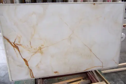 White Onyx onyx slab surface – Marmi di Carrara – ivory, beige (1)