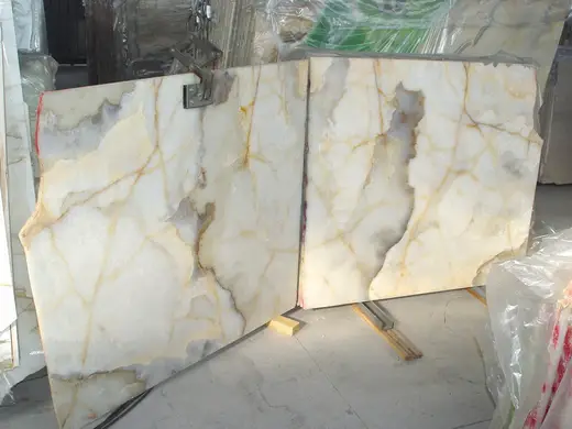 White Onyx onyx slab surface – Marmi di Carrara – light grey, grey (7)